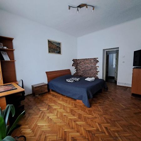 Apartment Pops Cluj-Napoca Exterior photo